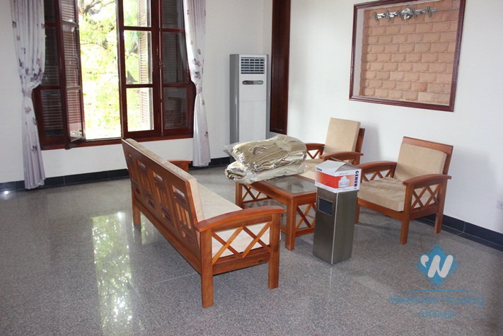 6-floor house for rent in Au Co Street